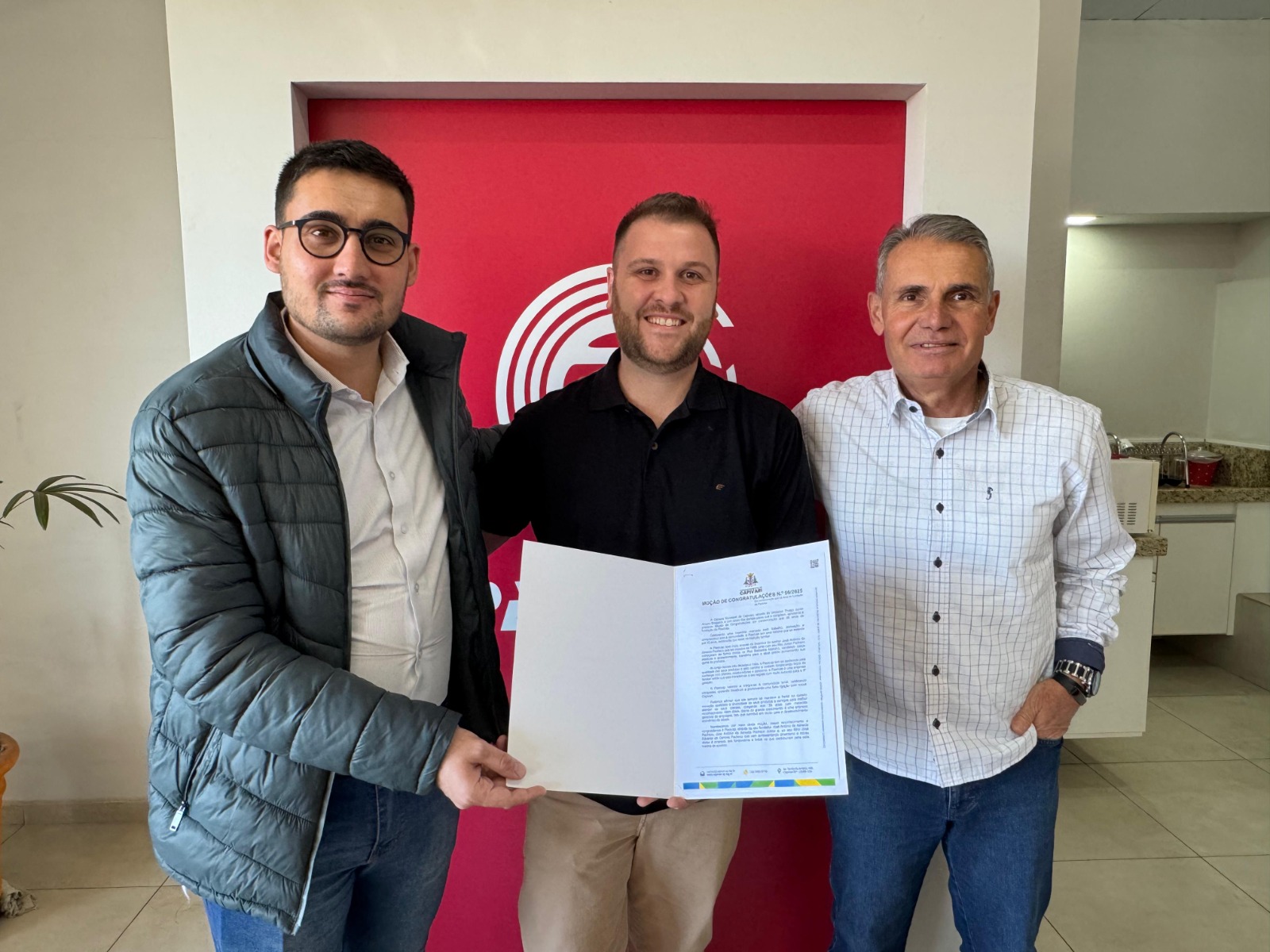Vereador Thiago Braggion homenageia Plastcap pelos 35 anos de fundação