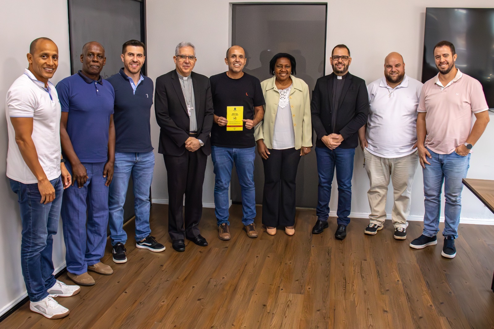 Vereadores se reúnem com o bispo Dom Devair em visita à Prefeitura de Capivari