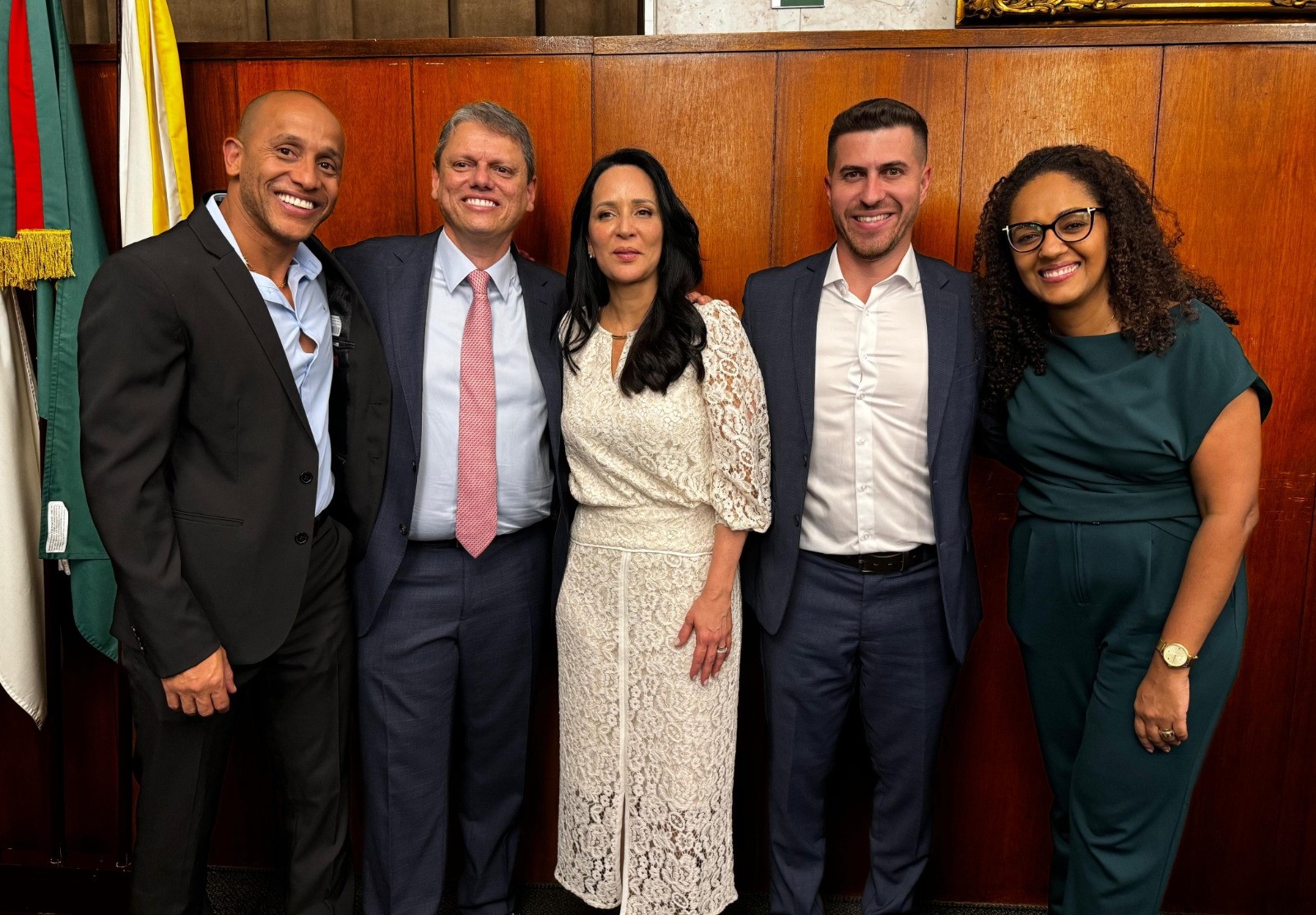 Presidente da Câmara de Capivari prestigia homenagem a Cristiane Freitas em São Paulo