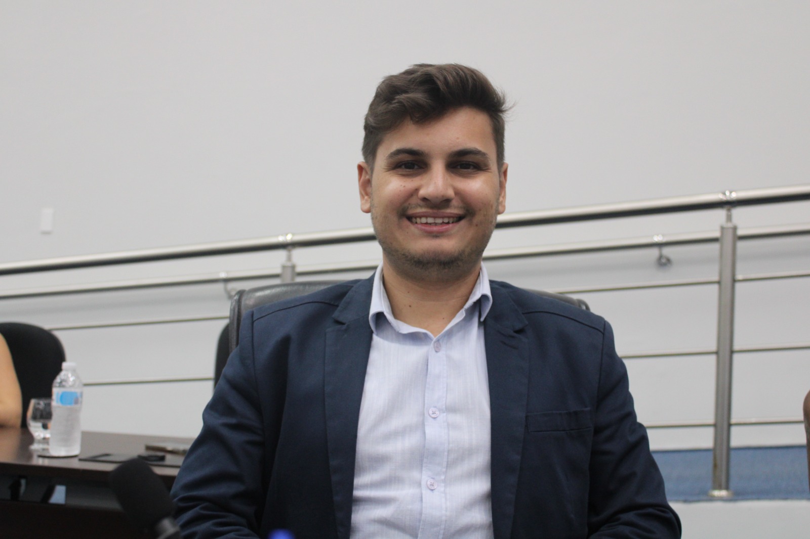 Vereador Vinícius Scarso cobra melhorias nos bairros e conscientização ambiental
