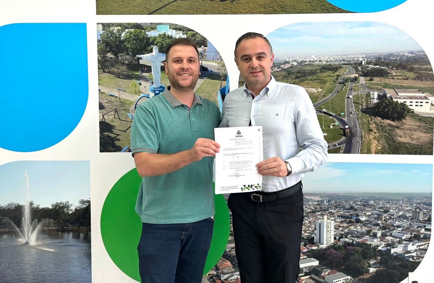 Thiago Braggion homenageia familiares de João Assad Neto pela nomeação da ponte na Rua Padre Fabiano