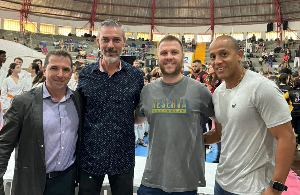 Presidente da Câmara, Thiago Braggion, prestigia evento de Karatê em Capivari
