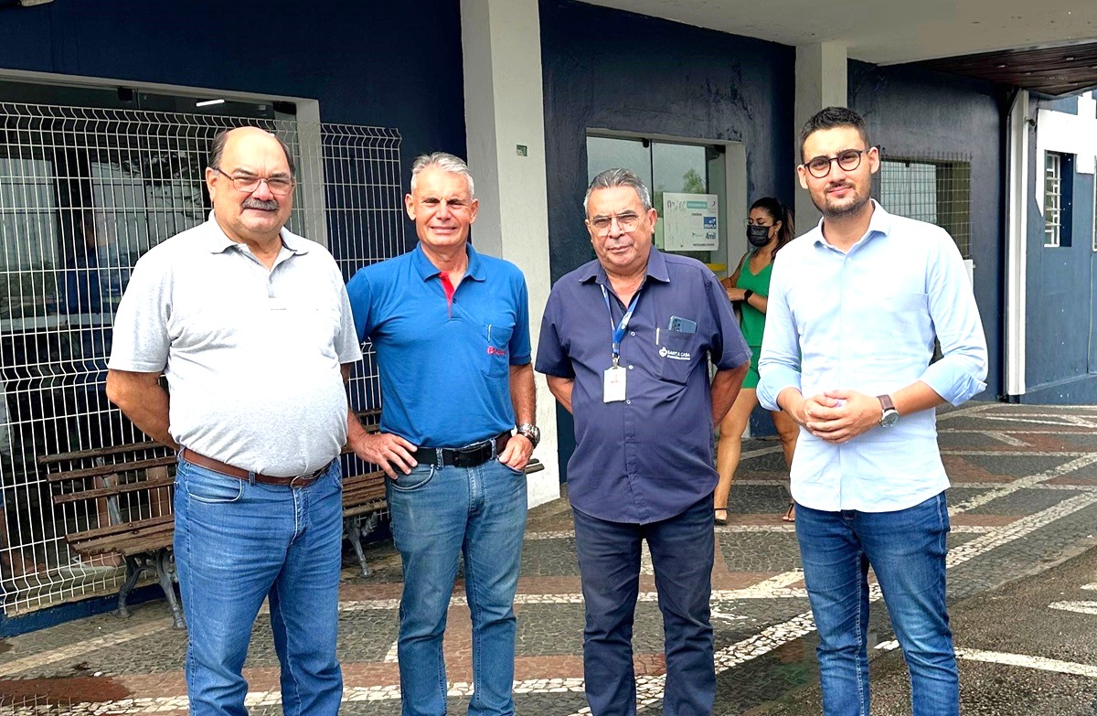 José Pacheco vê avanços em reforma de unidade hospitalar