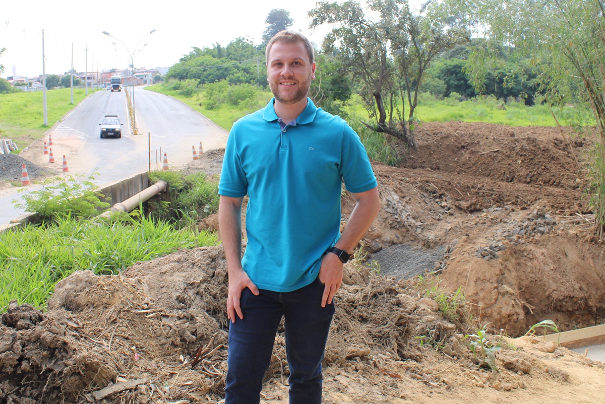 Presidente Thiago Braggion visita obra da nova ponte no bairro Castellani