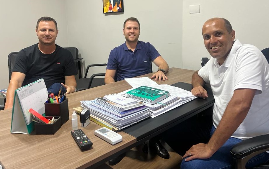 Presidente Thiago Braggion e prefeito Vitor Riccomini anunciam datas para castrações em bairros de Capivari