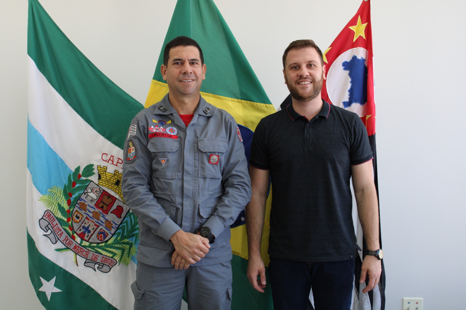 Presidente Thiago Braggion dá boas-vindas ao comandante do Corpo de Bombeiros de Capivari