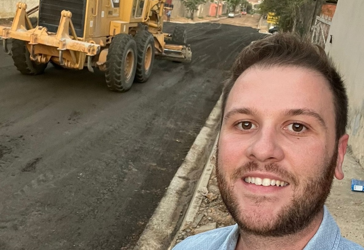 Vereador Thiago Braggion comemora a pavimentação da rua Piracicaba