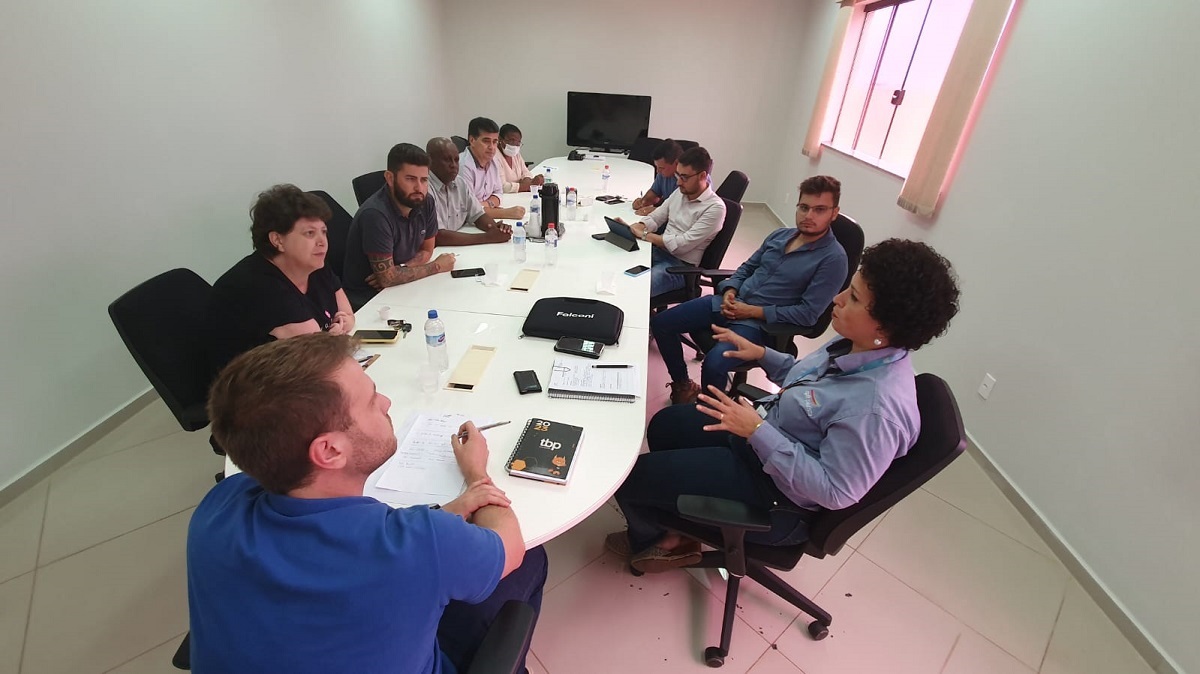 <strong>Vereadores e empresários se reúnem com representante da CPFL</strong>