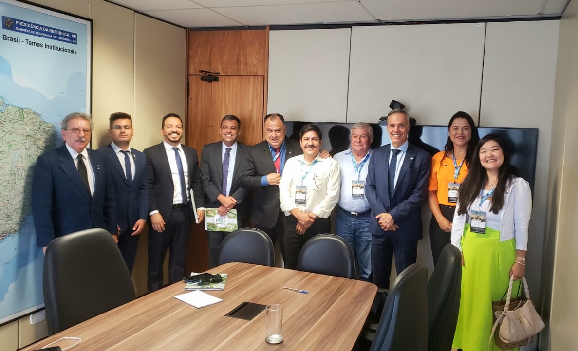 <strong>Resíduos Sólidos: Vereador Vinícius Scarso participa de reunião com representante do Ministério das Minas e Energia</strong>