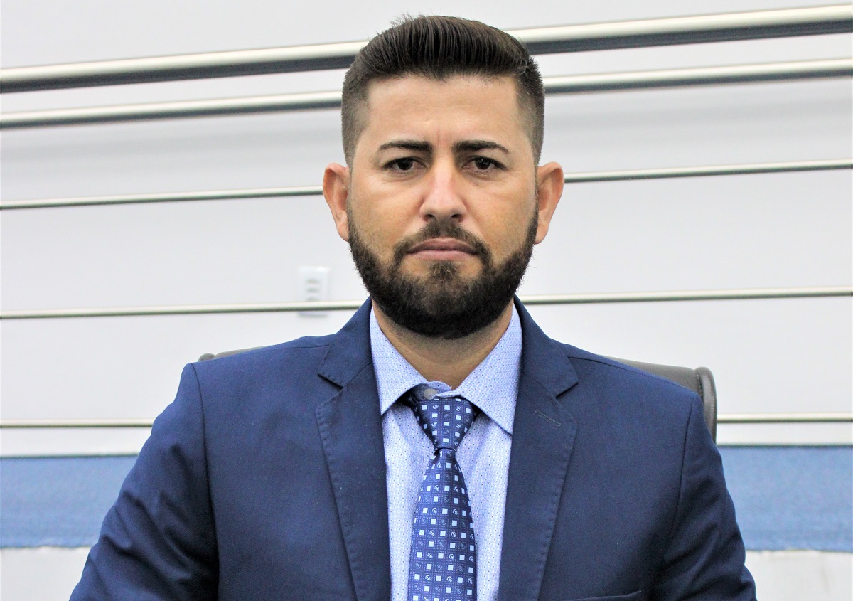 Vereador Sandro Modas critica demora da Secretaria de Desenvolvimento Urbano