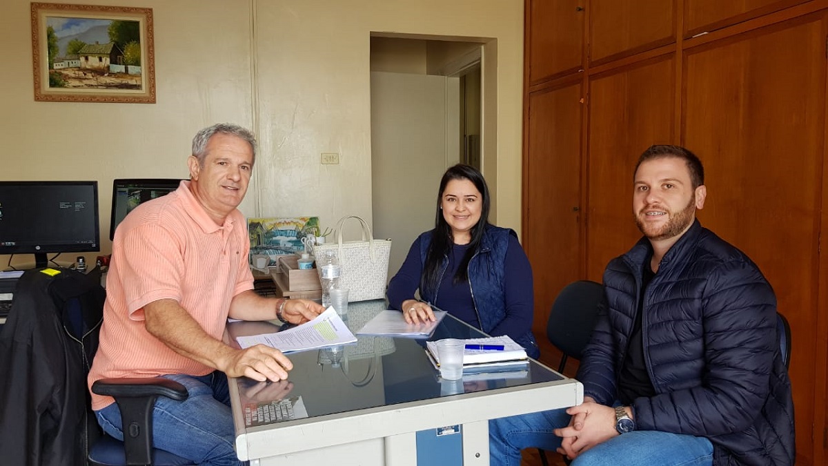 Vereador Thiago Braggion participa de reunião sobre projetos para a área social