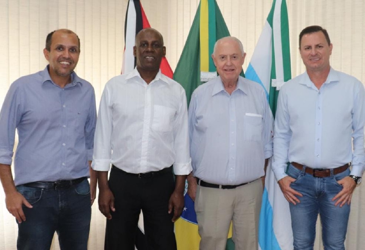 Verba de R$ 1 milhão: Vereador Odésio e deputado Barros Munhoz visitam obras do centro cirúrgico da Santa Casa de Capivari