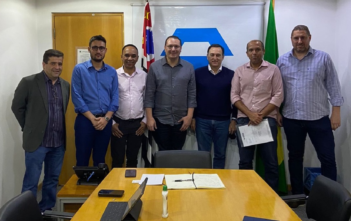Vereadores José Eduardo Pacheco e Nelson Soares participam de reunião no DAEE para viabilizar a dragagem do Rio Capivari