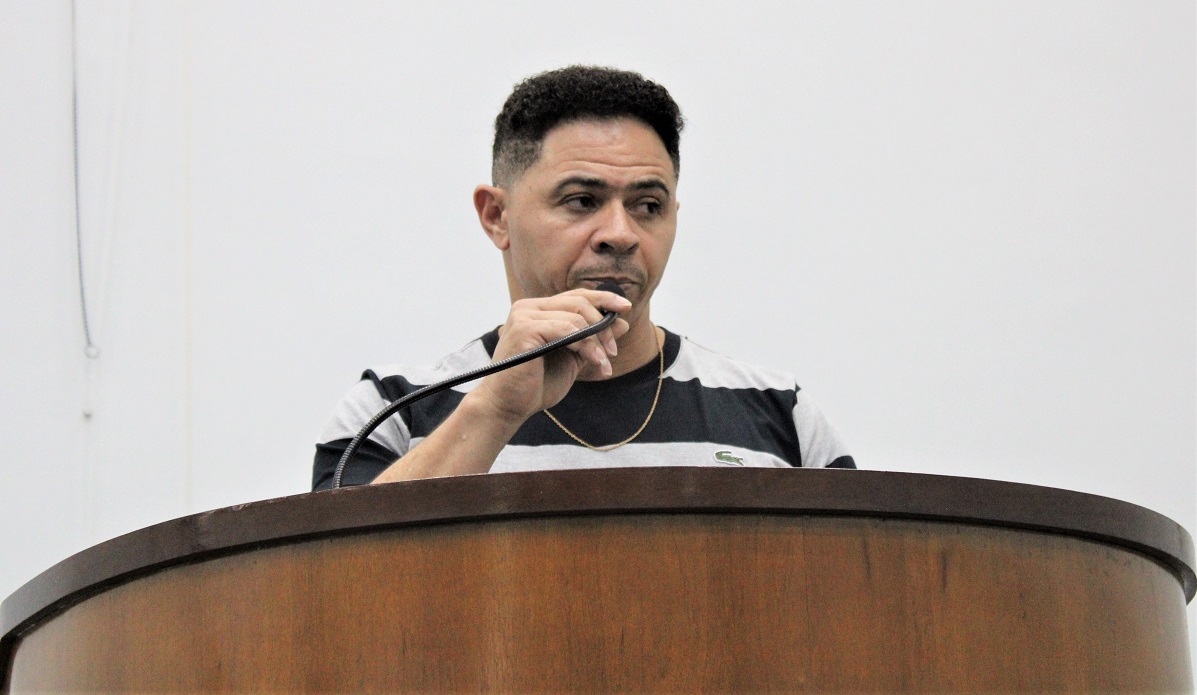 Vereador Marquinho Mineiro pede instalação de parquinho com brinquedos no bairro São João
