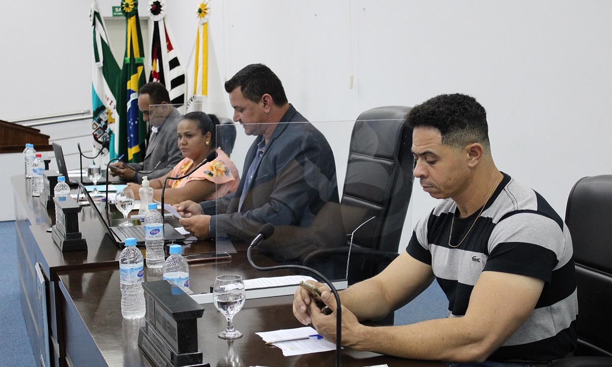 Câmara de Vereadores de Capivari aprova projetos de lei que autorizam contratação e pagamento de despesas de acompanhantes para servidores públicos e agentes políticos com deficiência