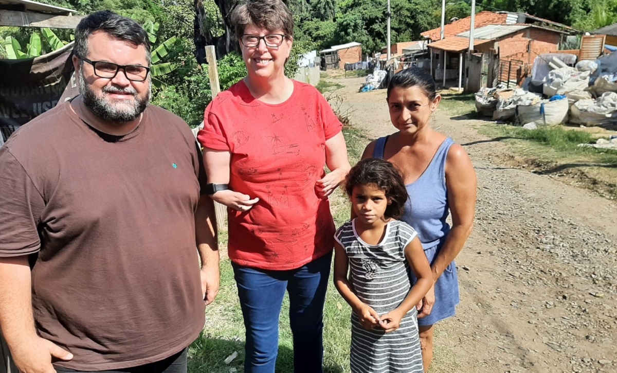 Vereadora Sele Rosada pede manutenção nas ruas e acessibilidade no bairro Santa Rita de Cássia