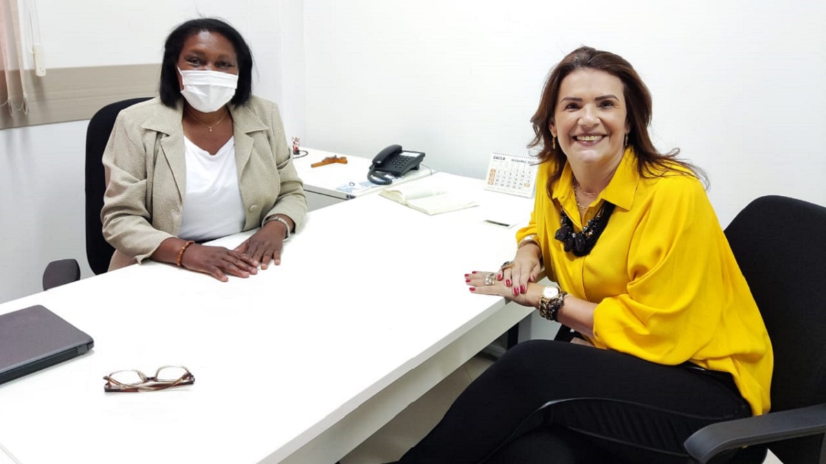 Vereadora Inês agradece a deputada Valéria Bolsonaro pela conquista de uma pá carregadora para Capivari