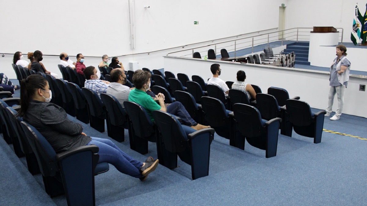 Palestra da vereadora Sele Rosada marca o Dia Internacional da Pessoa com Deficiência na Câmara de Capivari