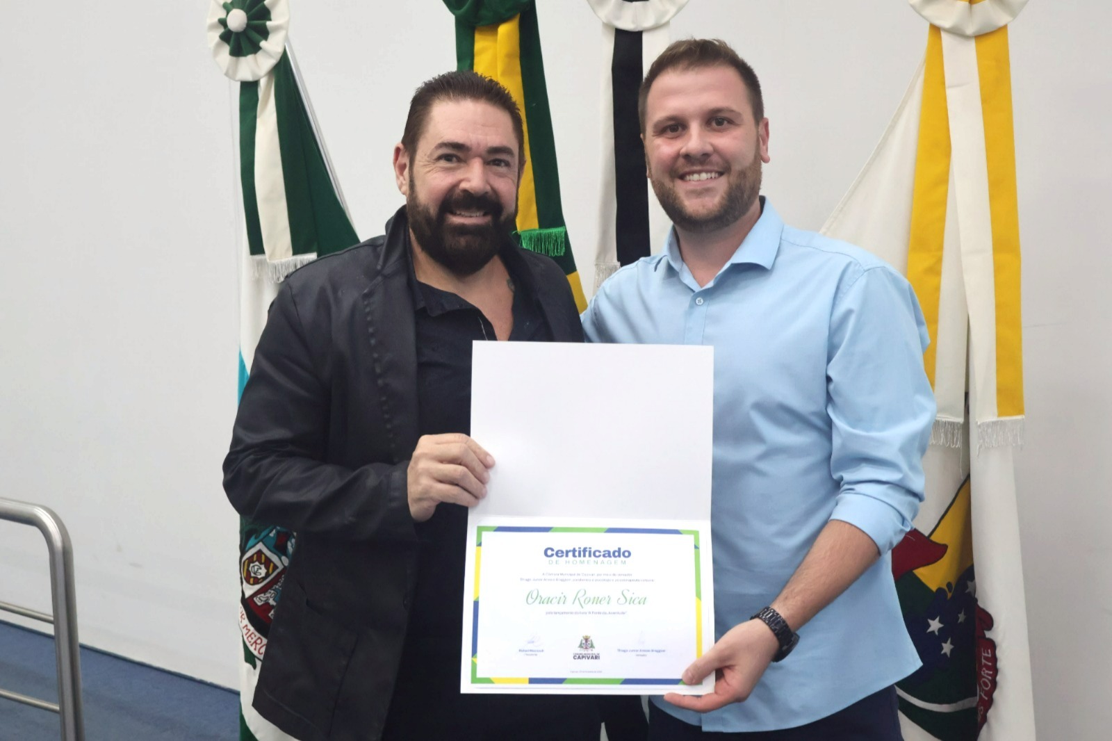 Oracir Roner Sica recebe homenagem na Câmara de Capivari pelo lançamento de obra literária